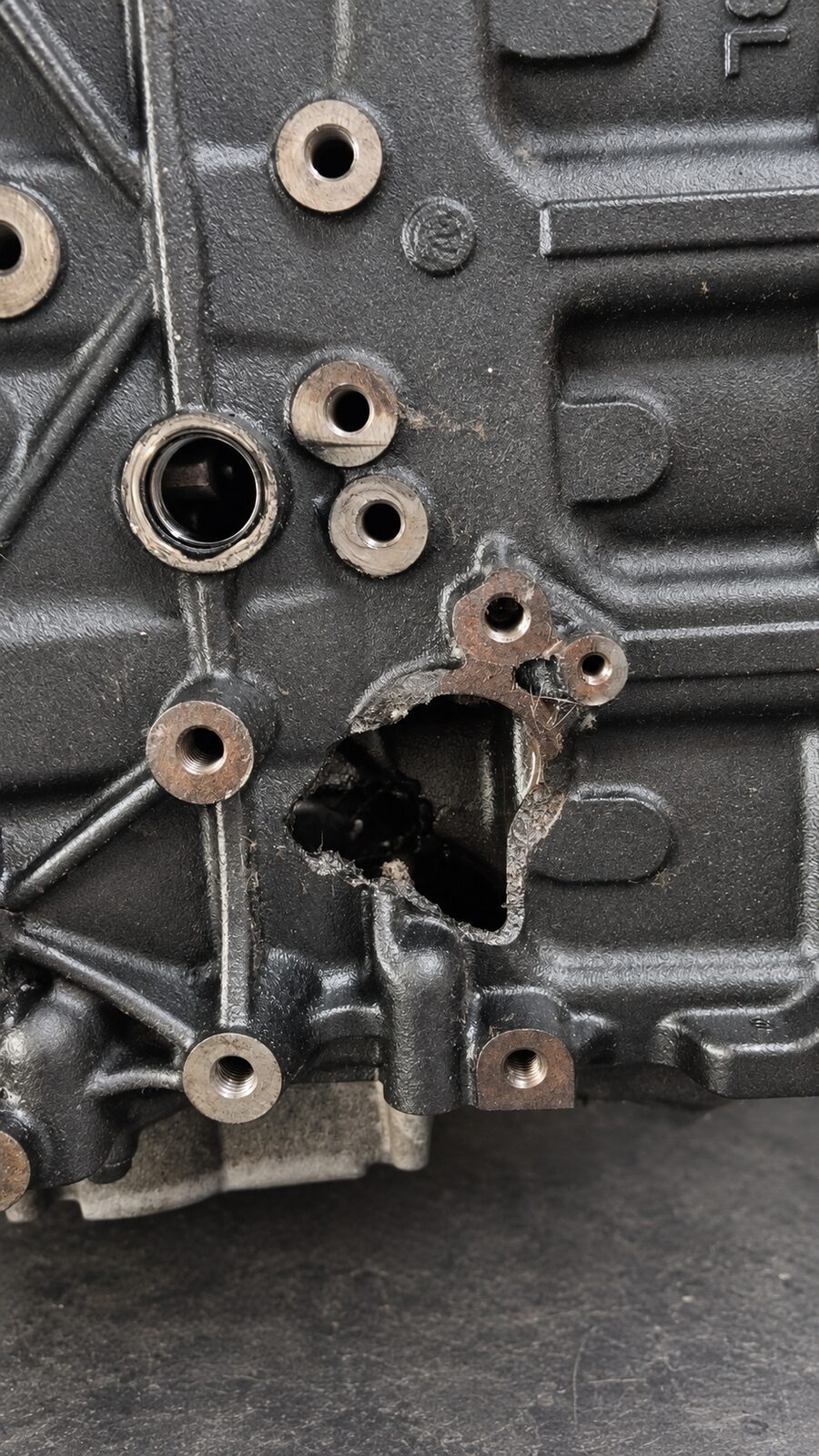 Durchgebrochener Motorblock als schwerer Motorschaden